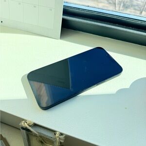 iPhone 14 plus 128G - no sim restrictions